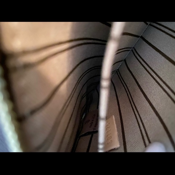 💛SOLD💛Louis Vuitton wristlet - Picture 2 of 9